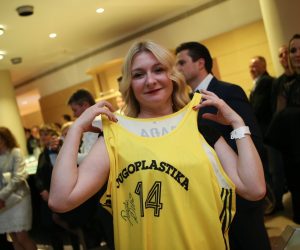 12.02.2017., Podstrana - Bila noc u organizaciji HNK Hajduk u hotelu Le Meridien Lav. Prihod od ulaznica, kao i prikupljena sredstva od aukcije, namijenjena su odjelu neurokirurgije KBC-a. Na aukciji se nasao i dres Dina Radje. 
Photo: Ivo Cagalj/PIXSELL