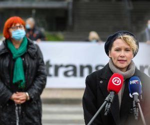 14.11.2020., Zagreb - Stranka Nova ljevica odrzala je konferenciju za novinare ispred Gradske uprave na temu "100 % transparentni proracun!". O temi su govorili Ivana Kekin, predsjednica Nove ljevice; Rada Boric, potpredsjednica Nove ljevice i saborska zastupnica i Dimitrije Birac, clan Izvrsnog odbora Nove ljevice. Photo: Jurica Galoic/PIXSELL