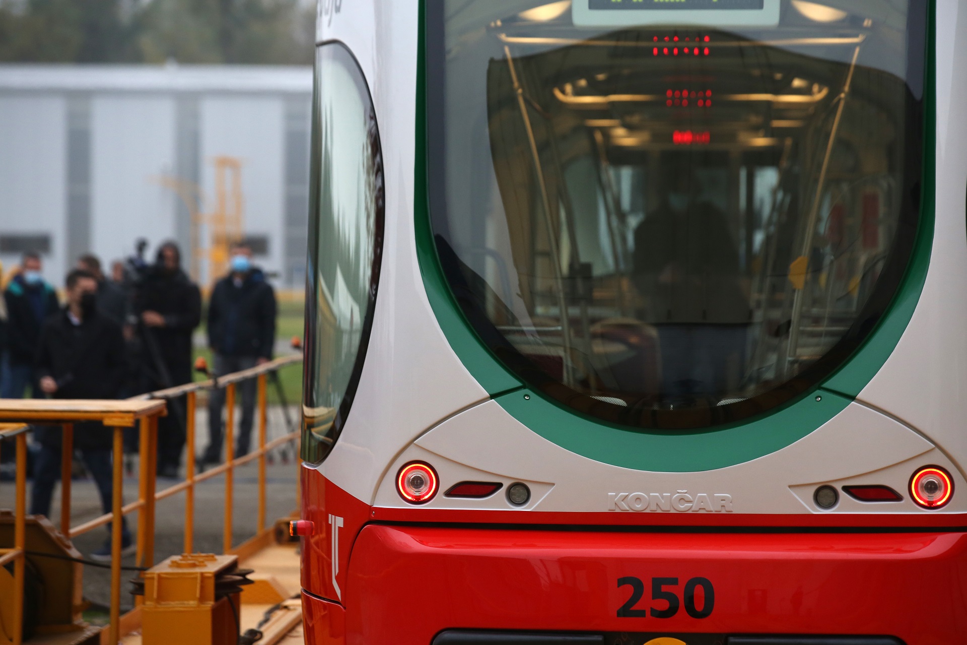 Zagreb, 09.11.2020 - Predstavljanje Končarevog niskopodnog električnog tramvaja prije isporuke u latvijski grad Liepaju, prvog od ukupno 12 ugovorenih tramvaja za latvijskog kupca. Na fotografiji niskopodni električni tramvaj. foto HINA/ Daniel Kasap/ dk