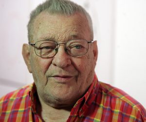 Zagreb, 10.06.2013 - U povodu 92.roðendana umjetnika Ivana Koariæa otvorena je izloba njegovih novih slika, crtea i skulptura pod nazivom 'Devedeset druga mu je godina tek'u Galeriji Forum u Zagrebu. Na slici Ivan Koariæ.
foto FaH/ Denis CERIÆ /dc