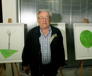 Zagreb, 30.3.2012 - Arhivka fotografija Ivana Koariæa tijekom predstavljanja grafièke mape "Optimistièka okomica" u Muzeju suvremene umjetnosti u Zagrebu 11.5.2010. godine. Na poziv umjetnièkog direktora ovogodinjeg Parikog trijenala Okwuija Enwezora, svoja æe djela u Parizu izloiti i hrvatski umjetnik Ivan Koariæ, koji æe se predstaviti s èetrdesetak radova iz Ateljea Koariæ, izvijestio je danas Muzej suvremene umjetnosti, kojega je taj atelje dio.
foto/ FaH/ Tomislav PAVLEK/ ua