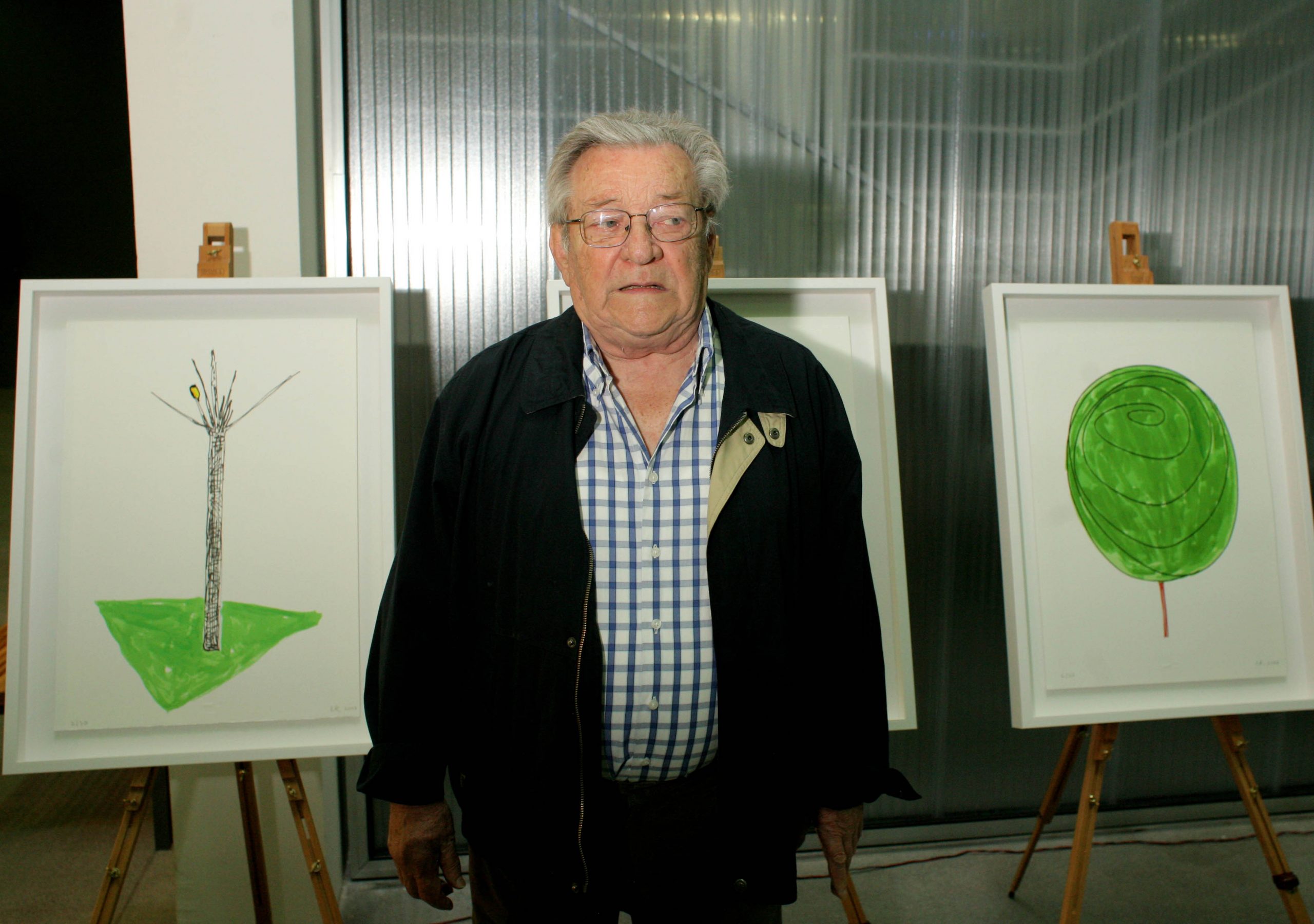 Zagreb, 30.3.2012 - Arhivka fotografija Ivana Koariæa tijekom predstavljanja grafièke mape "Optimistièka okomica" u Muzeju suvremene umjetnosti u Zagrebu 11.5.2010. godine. Na poziv umjetnièkog direktora ovogodinjeg Parikog trijenala Okwuija Enwezora, svoja æe djela u Parizu izloiti i hrvatski umjetnik Ivan Koariæ, koji æe se predstaviti s èetrdesetak radova iz Ateljea Koariæ, izvijestio je danas Muzej suvremene umjetnosti, kojega je taj atelje dio.
foto/ FaH/ Tomislav PAVLEK/ ua