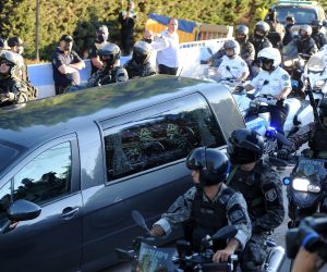 epa08845171 Fans follow the funeral procession that moves the remains of Diego Armando Maradona from the Plaza de Mayo to the cemetery passes by, in Buenos Aires, Argentina, 26 November 2020. Diego Maradona died on 25 November at the age of 60.  EPA/ENRIQUE GARCIA MEDINA