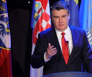 Koprivnica, 04.11.2020. - U povodu obilježavanja Dana Grada Koprivnice održana je svecana sjednica Gradskog vijeca uz nazocnost predsjednika Republike Hrvatske Zorana Milanovica. Na fotografiji Zoran Milanovic.
foto HINA/ ml