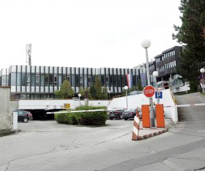 19.10.2016., Zagreb - Zamjenjena ploca Ministarstva zdravlja plocom na kojoj pise Ministarstvo zdravstva. 
Photo: Luka Stanzl/PIXSELL