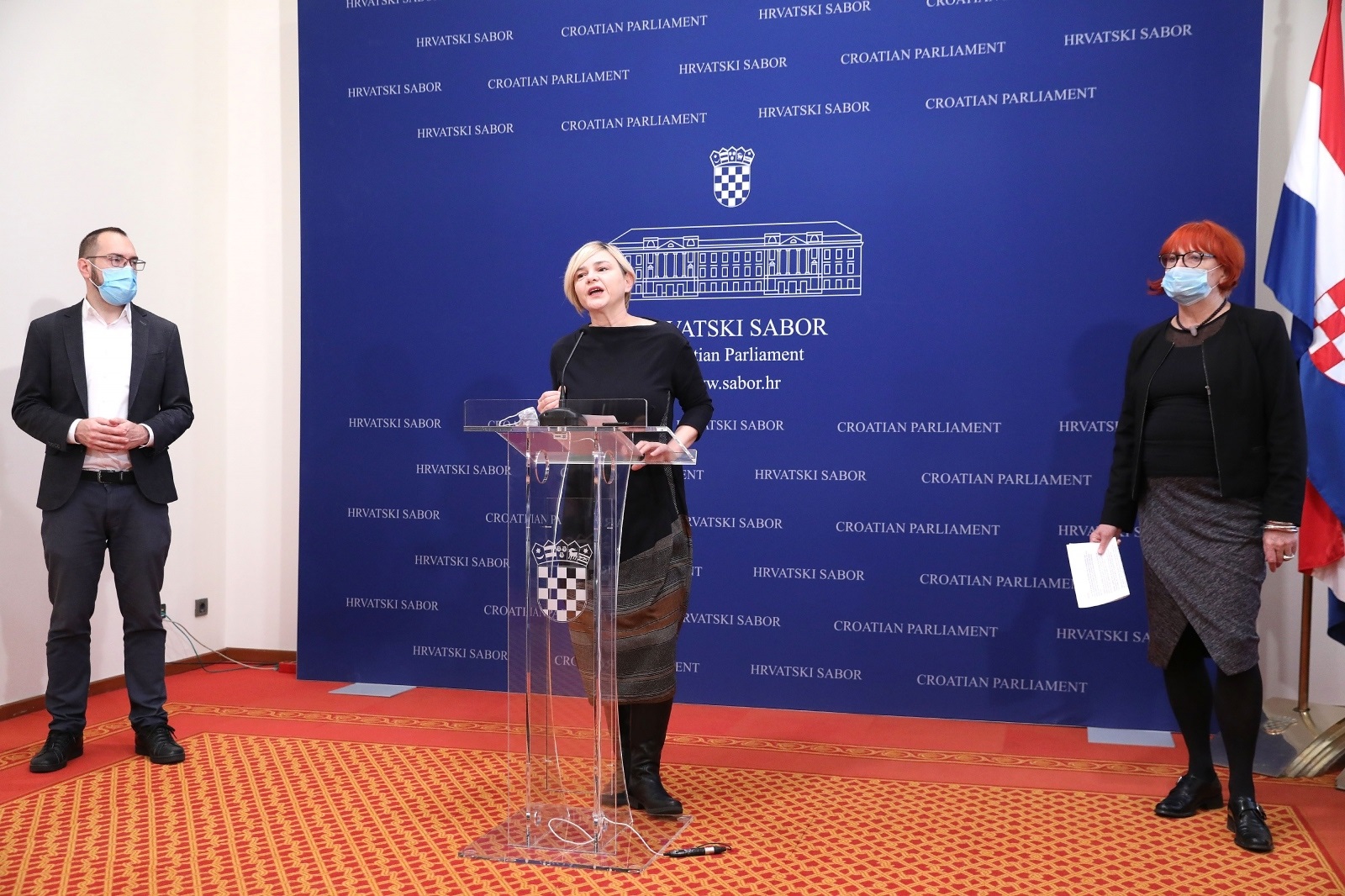 24.11.2020., Zagreb - Na konferenciji za medije Kluba zastupnika zeleno lijevog bloka o temi "Prijedlog Zakona o izmjenama i dopunama Ovrsnog zakona" govorili su zastupnici Sandra Bencic, Rada Boric i Tomislav Tomasevic. 
Photo: Patrik Macek/PIXSELL
