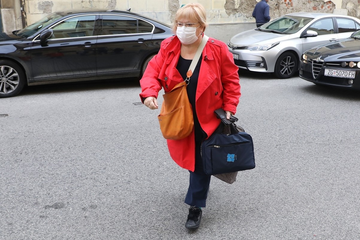 02.11.2020., Zagreb - Prije nastavka sjednice gradske skupstine koja se odrzava na daljinu izjave za medije ispred Stare gradske vijecnice dali su Anka Mrak Taritas i Tomislav Tomasevic. 
Photo: Patrik Macek/PIXSELL