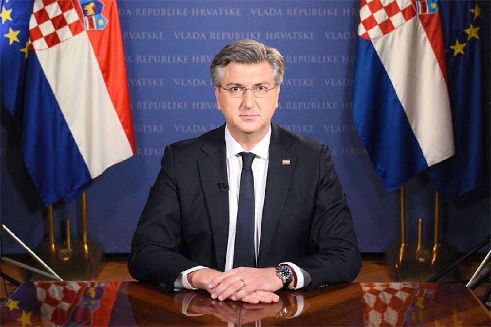 Zagreb, 27.11.2020. - Premijer Andrej Plenković obratio se javnosti oči sutrašnjeg stupanja na snagu novih epidemioloških mjera protiv Covida-19, naglasivši da je zbog globalne pandemije i Hrvatska prilagođavala svoje društvene aktivnosti, gospodarstvo i upravljanje da bi zaštitila zdravlje i živote građana. foto HINA/ Vlada RH/ ml