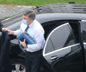 13.11.2020.,  Zagreb - Predsjednik Vlade RH Andrej Plenkovic dolazi u Nacionalnu i sveucilisnu knjiznicu na sjednicu Vlade RH. Photo: Igor Kralj/PIXSELL
