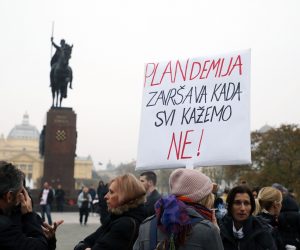 Zagreb, 08.11.2020 - Prosvjed protiv epidemiolokih mjera uvedenih zbog poveæanja broja zaraenih koronavirusom od strane Nacionalnog stoera civilne zatite. foto HINA/ Lana SLIVAR DOMINIÆ/ ik