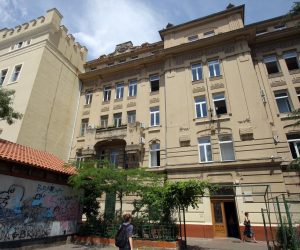 02.06.2009., Rijeka - Ekonomska srednja skola u Rijeci, Mije Mirkovica, u kojoj je u petak doslo do fizickog obracuna izmedu ucenika i profesora, profesor je suspendiran.
Photo: Nel Pavletic/24sata