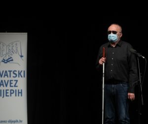 15.10.2020., Zagreb - U kazalistu Vidra Hrvatski savez sljepih obiljezio je Medjunarodni dan Bijelog stapa te tom prigodom najavio brojne projekte koje rade za podizanje kvalitete zivota sljepih i slabovidnih osoba. Predsjednik Saveza Vojin Peric. Photo: Zeljko Lukunic/PIXSELL