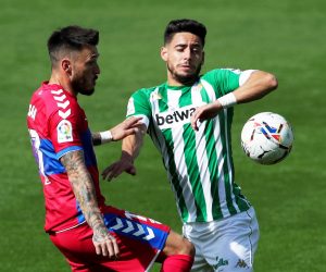 epa08791019 Real Betis' Alex Moreno (R) in action against Elche's Josan (L) during the Spanish La Liga soccer match between Real Betis and Elche CF at Benito Villamarin stadium in Seville, southern Spain, 01 November 2020.  EPA/Julio Munoz