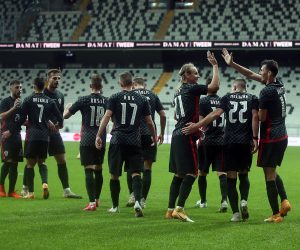 epa08814176 Ante Budimir (R) of Croatia celebrates with teammates after scoring the 1-1 goal during the international friendly soccer match between Turkey and Croatia in Istanbul, Turkey, 11 November 2020.  EPA/ERDEM SAHIN