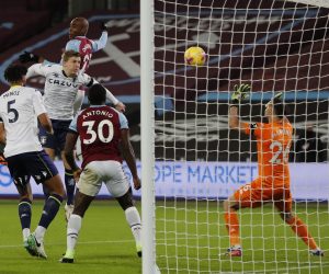 epa08853702 Angelo Ogbonna of West Ham (C) scores his team's opening goal during the English Premier League soccer match between West Ham United and Aston Villa in London, Britain, 30 November 2020.  EPA/Frank Augstein / POOL EDITORIAL USE ONLY. No use with unauthorized audio, video, data, fixture lists, club/league logos or 'live' services. Online in-match use limited to 120 images, no video emulation. No use in betting, games or single club/league/player publications.