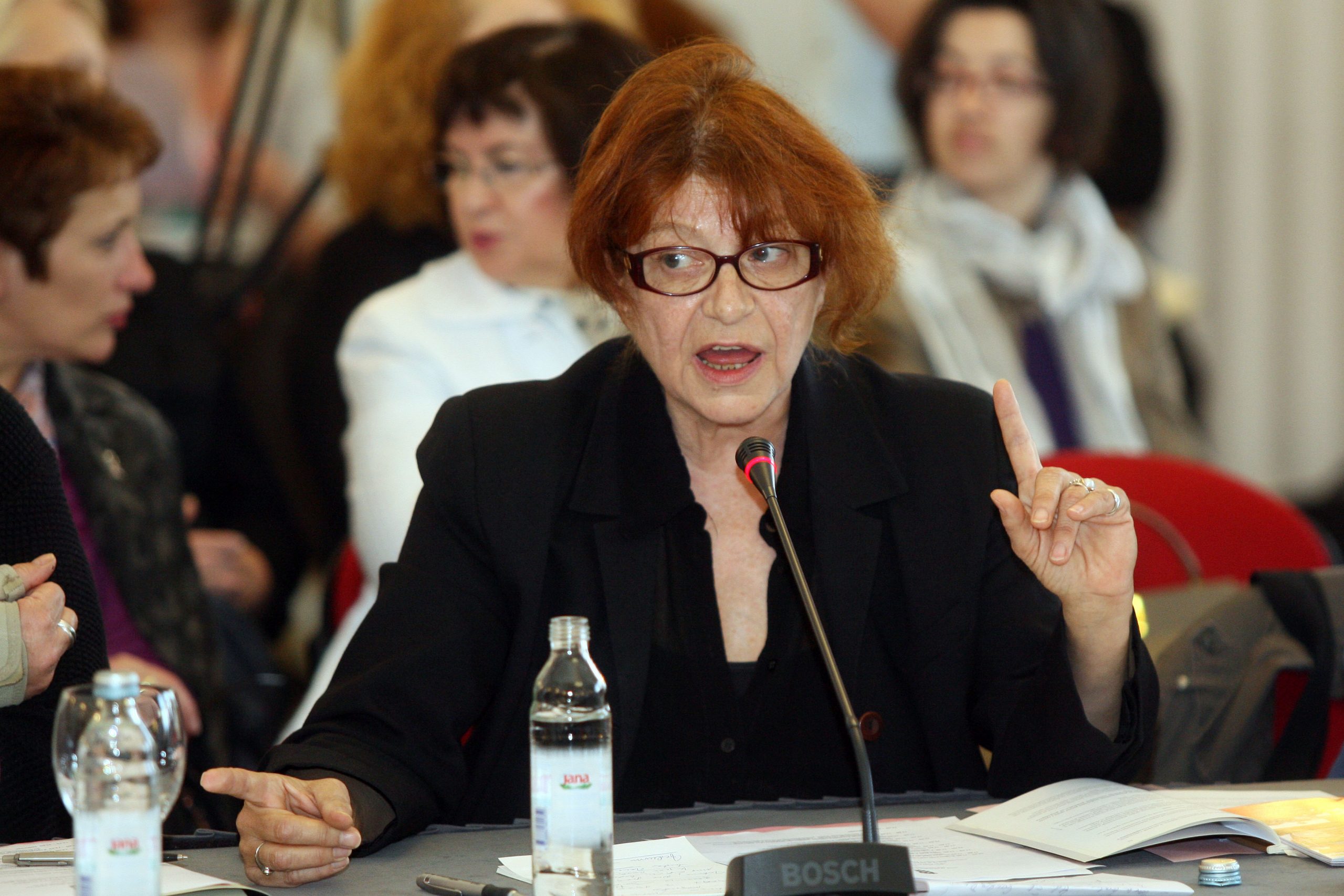 Zagreb, 07.05.2010 - Vesna Kesiæ tijekom okruglog stola pod nazivom "Ravnopravnost spolova u medijima" u organizaciji Ureda za ravnopravnost spolova Vlade RH.
foto FaH/ Damir SENÈAR /ds