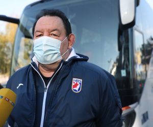 Zagreb, 23.11.2020. - Okupljanje hrvatske enske seniorske rukometne reprezentacije pred polazak u Poreè na zavrne pripreme za nastup na Europskom prvenstvu. Na fotografiji izbornik Nenad otariæ. foto HINA/ Lana SLIVAR DOMINIÆ/ lsd