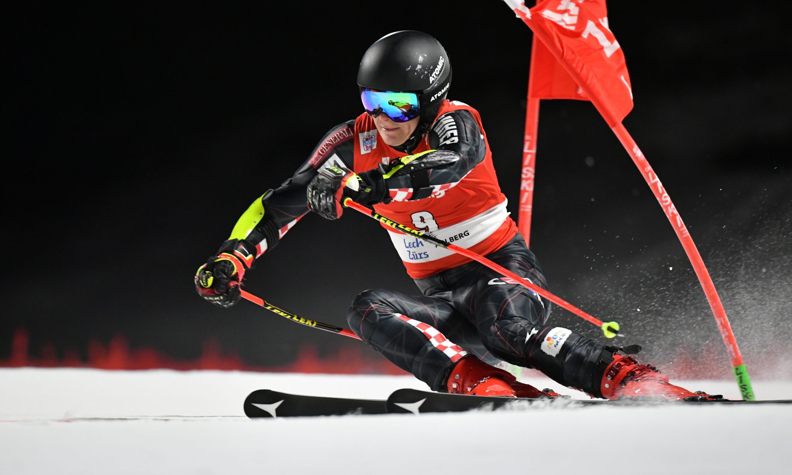 epa08846873 Filip Zubcic of Croatia in action during the men’s Parallel Slalom of the FIS Alpine Ski World Cup in Zuers am Arlberg, Austria, 27 November 2020.  EPA/PHILIPP GUELLAND