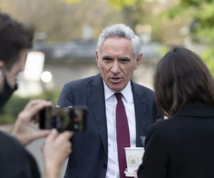 epa08853981 (FILE) - Scott Atlas (C), US President Donald Trump's advisor on the coronavirus, speaks to the media at the White House in Washington, DC, USA, 03 November 2020 (reissued 01 December 2020). Atlas has resigned from his position at the White House as special advisor on the coronavirus pandemic.  EPA/CHRIS KLEPONIS / POOL