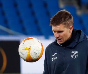 epa08857776 HNK Rijeka's head coach Simon Rozman leads a training session of the team at Reale Arena stadium in San Sebastian, Basque Country, Spain, 02 December 2020. HNK Rijeka will face Real Sociedad on a UEFA Europa League Group F qualifying match on 03 December.  EPA/Javier Etxezarreta
