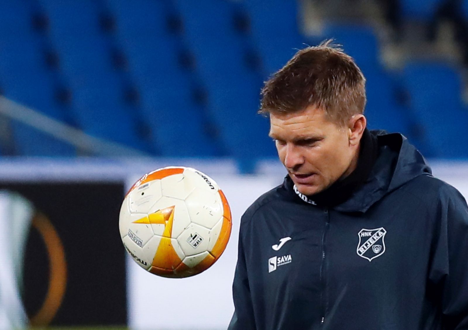epa08857776 HNK Rijeka's head coach Simon Rozman leads a training session of the team at Reale Arena stadium in San Sebastian, Basque Country, Spain, 02 December 2020. HNK Rijeka will face Real Sociedad on a UEFA Europa League Group F qualifying match on 03 December.  EPA/Javier Etxezarreta