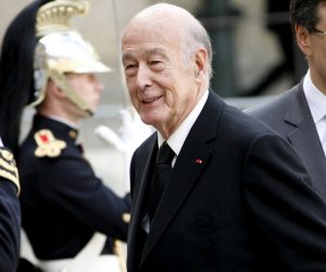 epa08858234 (FILE) Former French President Valery Giscard d'Estaing arrives at the official funeral ceremony of former French Minister Yvon Bourges at the Invalides in Paris, France, 23 April 2009  (reissued 02 December 2020). According to reports on 02 December 2020, Former French president Valery Giscard d'Estaing has died at the age of 94.  EPA/LUCAS DOLEGA