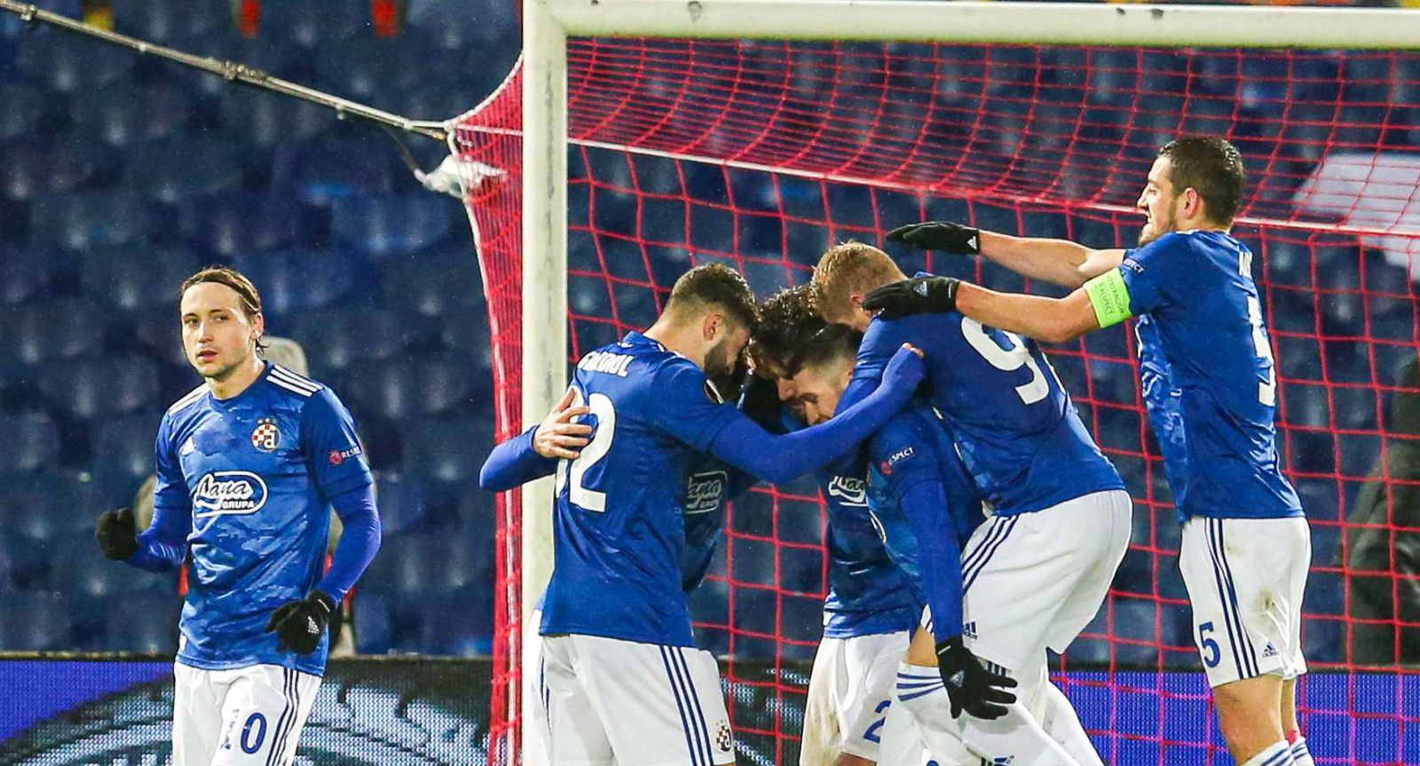 epa08860160 Players of Dinamo Zagreb celebrate their first goal during the UEFA Europa League group K soccer match between Feyenoord Rotterdam and Dinamo Zagreb at the Kuip in Rotterdam, The Netherlands, 03 December 2020.  EPA/PIETER STAN DE JONGE