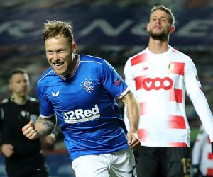 epa08860763 Scott Arfield (L) of Rangers celebrates after scoring the 3-2 lead during the UEFA Europa League group D soccer match between Glasgow Rangers and Standard Liege in Glasgow, Britain, 03 December 2020.  EPA/Jane Barlow / POOL