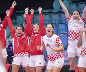 epa08862642 Croatia players celebrate after the EHF EURO 2020 European Women's Handball preliminary round match between Hungary and Croatia at Sydbank Arena in Kolding, Denmark, 04  December 2020.  EPA/BO AMSTRUP  DENMARK OUT