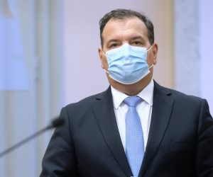 Zagreb, 10.12.2020. - nastavak 4. sjednice Hrvatskog sabora.
Na fotografiji Vili Beroš.
foto HINA/ Edvard ŠUŠAK/ es