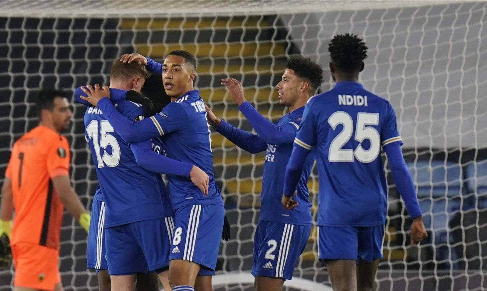 epa08875904 Leicester's Harvey Barnes (2-L) celebrates with teammates after scoring the 2-0 lead during the UEFA Europa League group G soccer match between Leicester City and AEK Athens in Leicester, Britain, 10 December 2020.  EPA/TIM KEETON