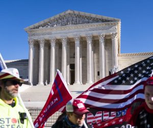 epa08877917 Supporters of US President Donald J. Trump gather outside the US Supreme Court in anticipation of a ruling over the president’s baseless claims of voter fraud in the 2020 election in Washington, DC, USA, 11 December 2020.  EPA/JIM LO SCALZO