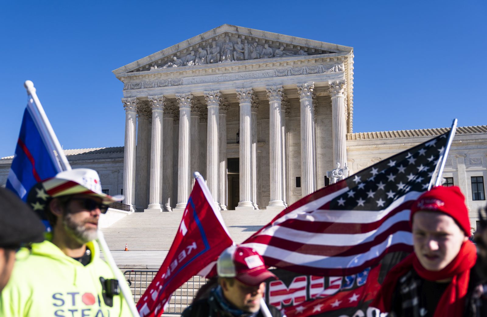 epa08877917 Supporters of US President Donald J. Trump gather outside the US Supreme Court in anticipation of a ruling over the president’s baseless claims of voter fraud in the 2020 election in Washington, DC, USA, 11 December 2020.  EPA/JIM LO SCALZO