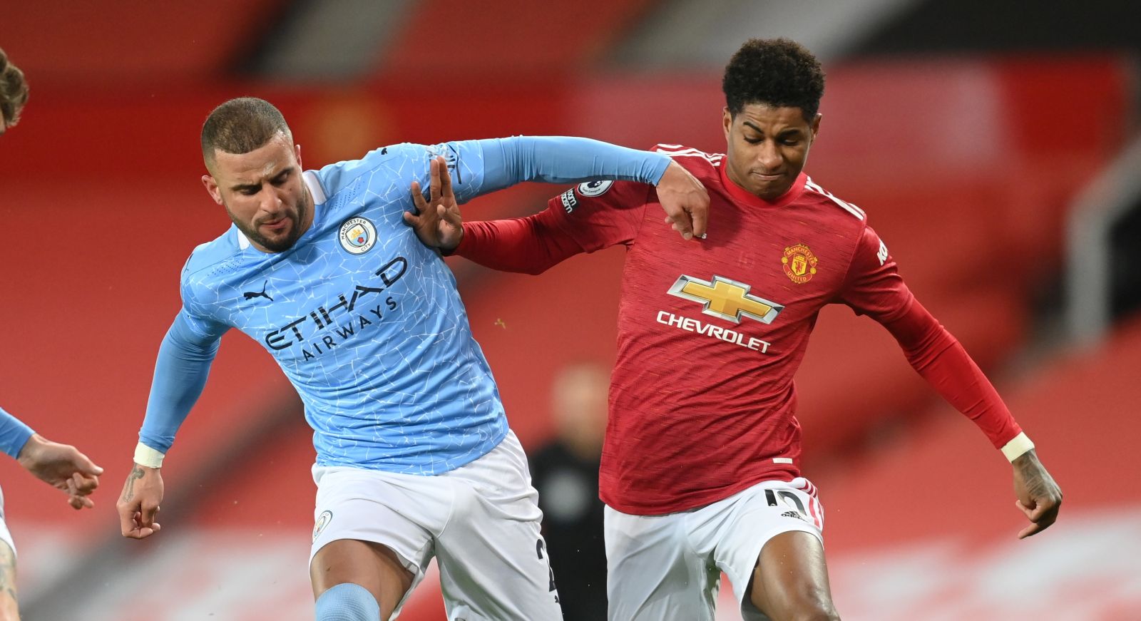epa08879895 Marcus Rashford (R) of Manchester United in action against Kyle Walker (C) of Manchester City during the English Premier League soccer match between Manchester United and Manchester City in Manchester, Britain, 12 December 2020.  EPA/Michael Regan / POOL EDITORIAL USE ONLY. No use with unauthorized audio, video, data, fixture lists, club/league logos or 'live' services. Online in-match use limited to 120 images, no video emulation. No use in betting, games or single club/league/player publications.