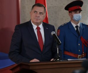 Sarajevo, 14.12.2020.- Ruski ministar vanjskih poslova Sergej Lavrov u ponedjeljak je potvrdio kako se njegova zemlja protivi izmjenama Daytonskog sporazuma te bilo kakvom angairanju meðunarodne zajednice u BiH kao i pribliavanju te drave NATO-u. Na slici predsjedatelj Predsjednitva BiH Milorad Dodik.  
foto HINA/ FENA/ ua