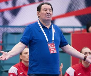 epa08885798 Head coach Nenad Sostaric of Croatia during the EHF EURO 2020 European Women's Handball main round group 2 match between Croatia and Germany at Sydbank Arena in Kolding, Denmark, 15 December 2020.  EPA/CLAUS FISKER DENMARK OUT