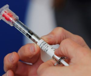epa08887904 Doses of the Pfizer-BioNTech coronavirus disease (COVID-19) vaccine are ready to be administered at Brigham and Women’s Hospital in Boston, Massachusetts, USA, 16 December, 2020.  EPA/BRIAN SNYDER / POOL