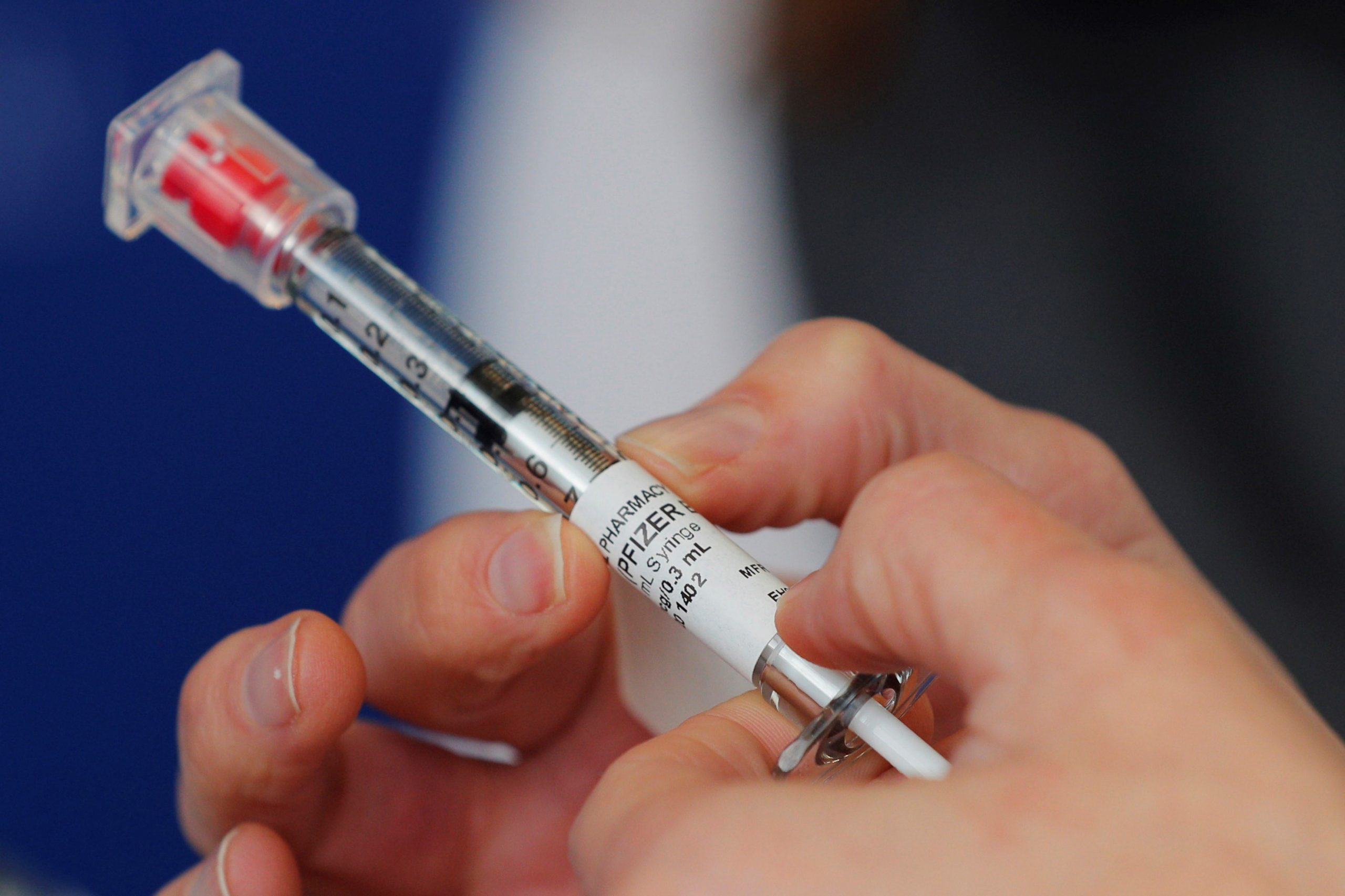 epa08887904 Doses of the Pfizer-BioNTech coronavirus disease (COVID-19) vaccine are ready to be administered at Brigham and Women’s Hospital in Boston, Massachusetts, USA, 16 December, 2020.  EPA/BRIAN SNYDER / POOL
