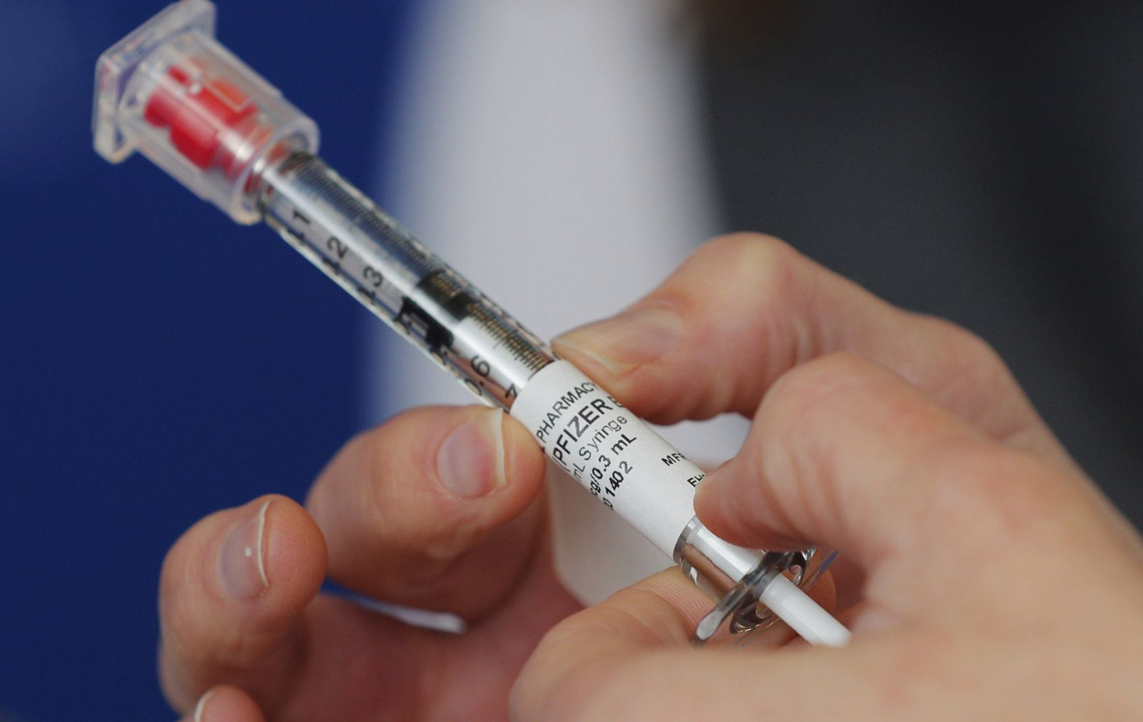 epa08887904 Doses of the Pfizer-BioNTech coronavirus disease (COVID-19) vaccine are ready to be administered at Brigham and Women’s Hospital in Boston, Massachusetts, USA, 16 December, 2020.  EPA/BRIAN SNYDER / POOL
