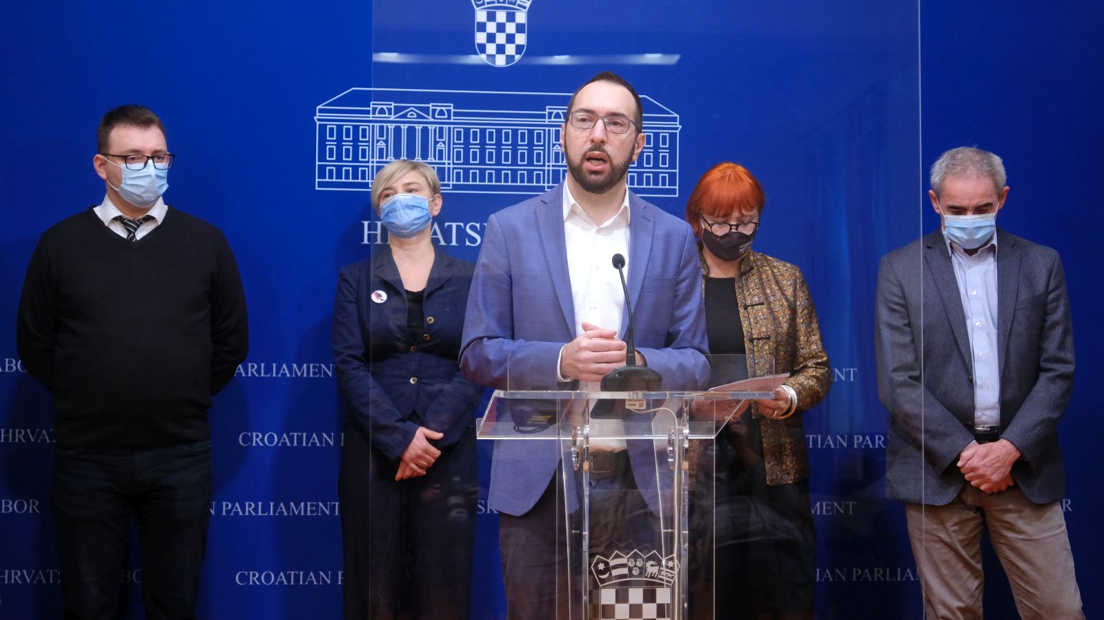 Konferencija za medije Kluba zastupnika zeleno-lijevog bloka
Zagreb, 18.12.2020 - Klub zastupnika zeleno-lijevog bloka u Hrvatskom saboru održao je konferenciju za novinare na temu "Pregled dosadašnjeg rada Kluba zeleno-lijevog bloka u Hrvatskom saboru".
Na fotografiji Tomislav Tomašević.
foto HINA/ Edvard ŠUŠAK/ es