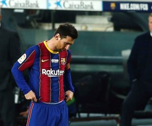 epa08894201 FC Barcelona's striker Leo Messi reacts at the end of the Spanish LaLiga soccer match between FC Barcelona and Valencia CF held at Camp Nou Stadium in Barcelona, Spain, 19 December 2020.  EPA/Enric Fontcuberta