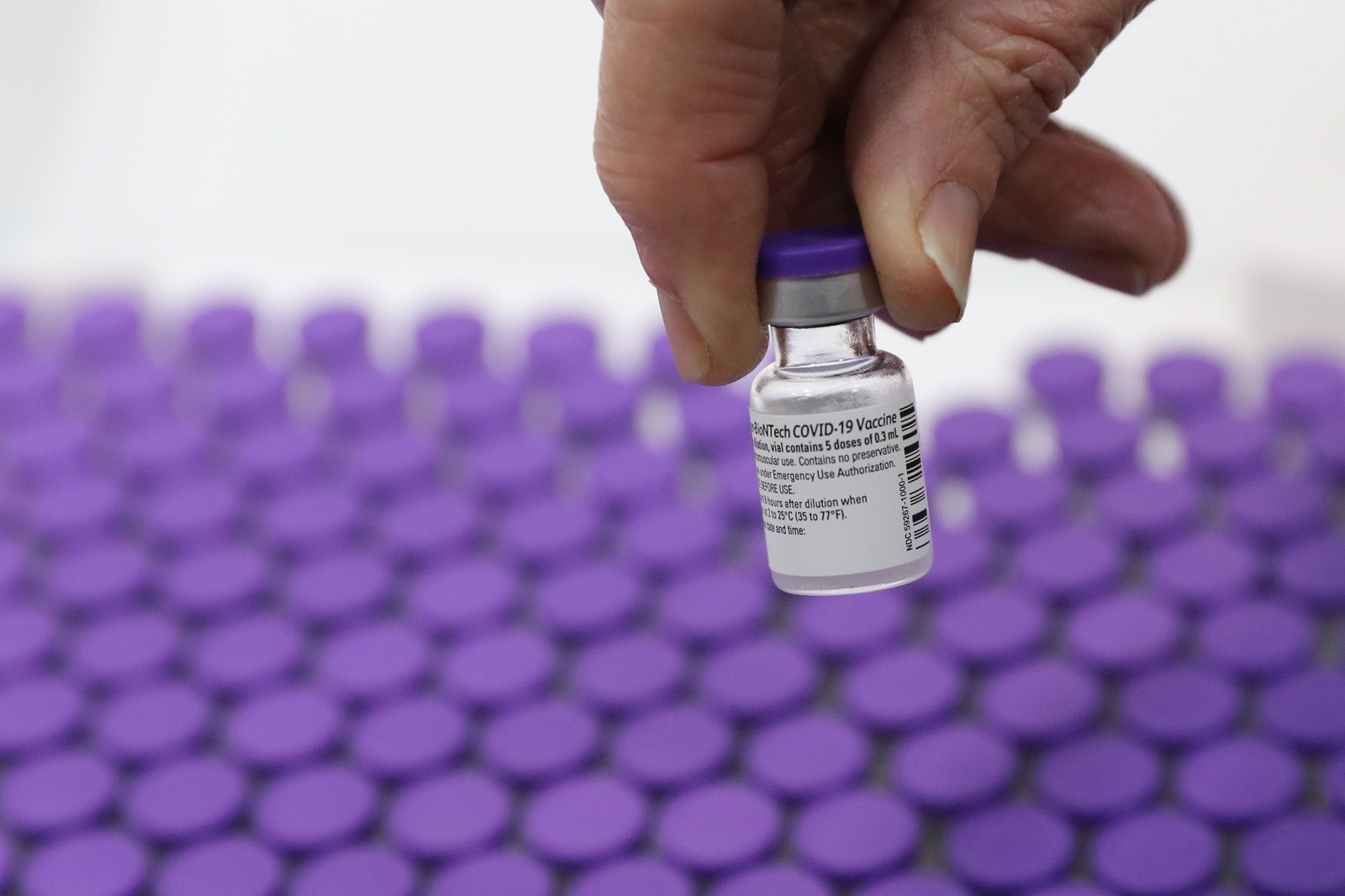 epaselect epa08894698 A medical staff of Shaare Zedek Medical Center holds Pfizer ‏coronavirus COVID-19 pandemic vaccines at the Shaare Zedek Medical Center in Jerusalem Israel, 19 December 2020. Israel begins a nationwide COVID-19 vaccination campaign as hundreds of thousands of vaccines are delivered to hospitals across the country. First, the medical staff will be vaccinated and then people from high potential risk groups and the elderly population. Authorities hope to vaccinate as many people as possible.  EPA/ABIR SULTAN