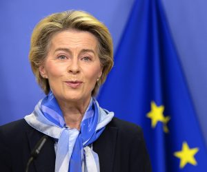 epa08898423 epa08898379 European Commission President Ursula von der Leyen gives a statement after the European Medicines Agency (EMA) gave the green light to European countries to start COVID-19 vaccinations in the coming days, following regulatory approval for the use of a shot jointly developed by US company Pfizer and its German partner BioNTech, in Brussels, Belgium, 21 December 2020.  EPA/JOHANNA GERON / POOL  EPA-EFE/JOHANNA GERON / POOL
