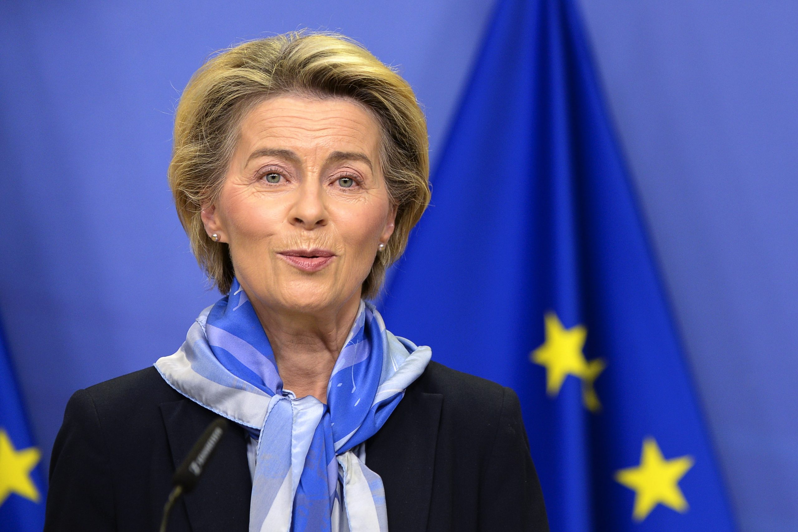 epa08898423 epa08898379 European Commission President Ursula von der Leyen gives a statement after the European Medicines Agency (EMA) gave the green light to European countries to start COVID-19 vaccinations in the coming days, following regulatory approval for the use of a shot jointly developed by US company Pfizer and its German partner BioNTech, in Brussels, Belgium, 21 December 2020.  EPA/JOHANNA GERON / POOL  EPA-EFE/JOHANNA GERON / POOL