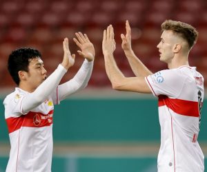 epa08901480 Stuttgart's Sasa Kalajdzic (R) celebrates after scoring during the German DFB Cup second round soccer match between VfB Stuttgart and SC Freiburg in Stuttgart, Germany, 23 December 2020.  EPA/RONALD WITTEK / POOL CONDITIONS - ATTENTION:  The DFB regulations prohibit any use of photographs as image sequences and/or quasi-video.