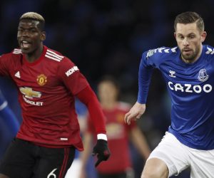 epa08901545 Paul Pogba (L) of Manchester United in action against Gylfi Sigurdsson (R) of Everton during the Carabao Cup quarter final mach between Everton and Manchester United in Liverpool, Britain, 23 December 2020.  EPA/Clive Brunskill / POOL EDITORIAL USE ONLY. No use with unauthorized audio, video, data, fixture lists, club/league logos or 'live' services. Online in-match use limited to 120 images, no video emulation. No use in betting, games or single club/league/player publications.