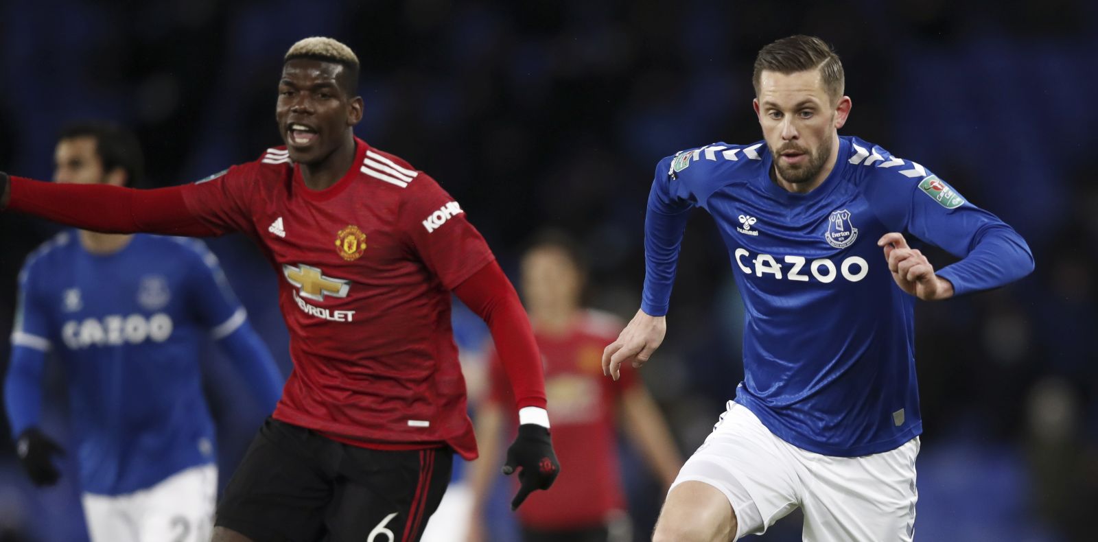 epa08901545 Paul Pogba (L) of Manchester United in action against Gylfi Sigurdsson (R) of Everton during the Carabao Cup quarter final mach between Everton and Manchester United in Liverpool, Britain, 23 December 2020.  EPA/Clive Brunskill / POOL EDITORIAL USE ONLY. No use with unauthorized audio, video, data, fixture lists, club/league logos or 'live' services. Online in-match use limited to 120 images, no video emulation. No use in betting, games or single club/league/player publications.