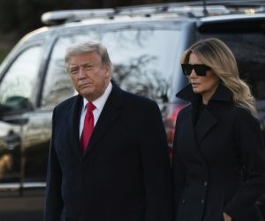 epa08901877 US President Donald J. Trump and First lady Melania Trump (R) depart the White House, in Washington, DC, USA, 23 December 2020, headed out to Mar-a-Lago in Palm Beach, Florida.  EPA/Chris Kleponis / POOL