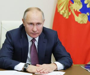 epa08902612 Russian President Vladimir Putin attends a meeting with members of the Lomonosov Moscow State University Board of Trustees, via teleconference call, at the Novo-Ogaryovo state residence outside Moscow, Russia, 24 December 2020.  EPA/MICHAIL KLIMENTYEV/SPUTNIK/KREMLIN POOL MANDATORY CREDIT