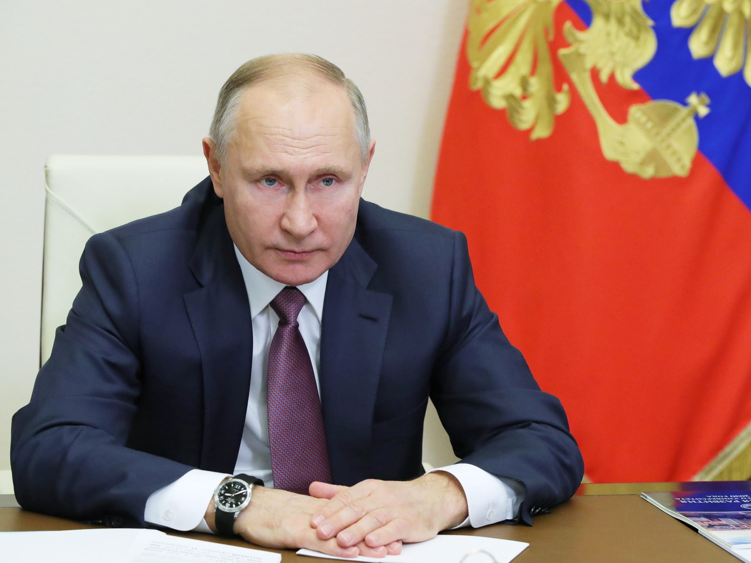 epa08902612 Russian President Vladimir Putin attends a meeting with members of the Lomonosov Moscow State University Board of Trustees, via teleconference call, at the Novo-Ogaryovo state residence outside Moscow, Russia, 24 December 2020.  EPA/MICHAIL KLIMENTYEV/SPUTNIK/KREMLIN POOL MANDATORY CREDIT